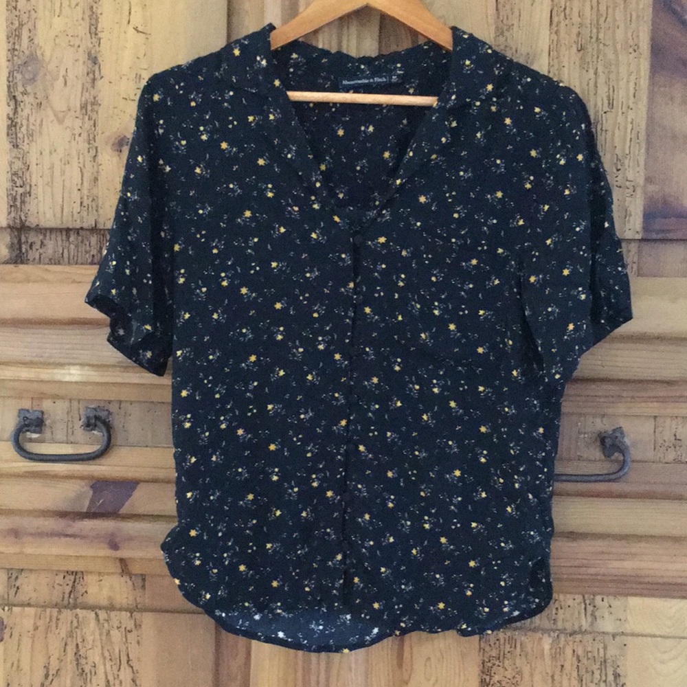 Abercrombie & Fitch Floral Button Down Top